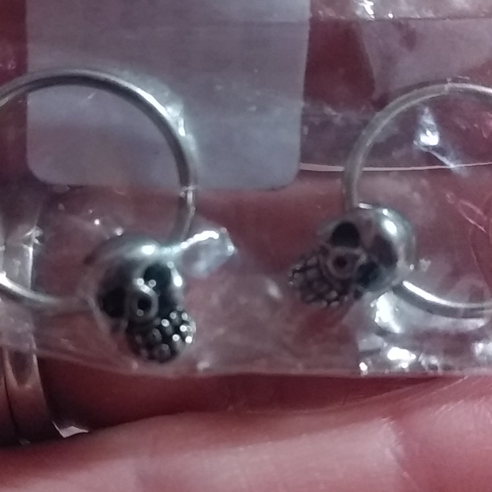 Skull hoops - Picture 2 of 2
